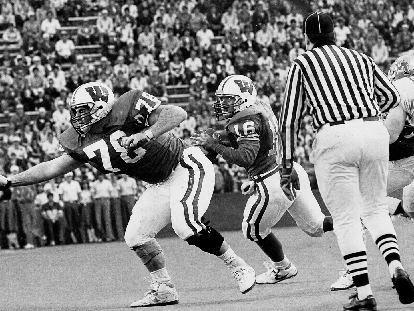 Alex Ilich playing football for Wisconsin